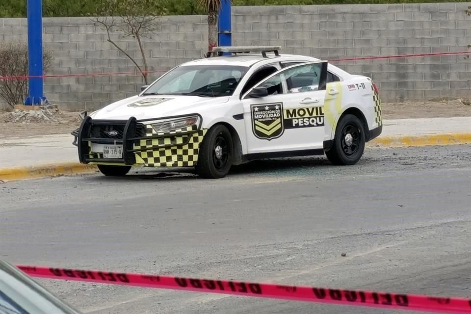 La patrulla del uniformado asesinado presentó daños por los impactos de los proyectiles.
