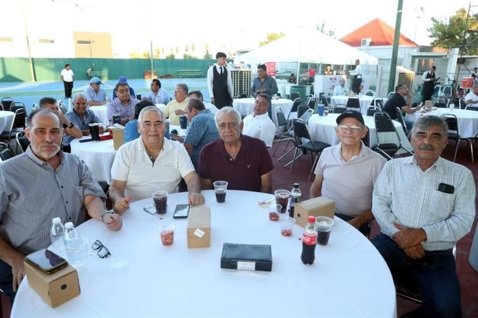 Juan Ángel Garza, Octavio Flores, Ricardo Rodríguez, César Mercado y Juan Carlos Flores