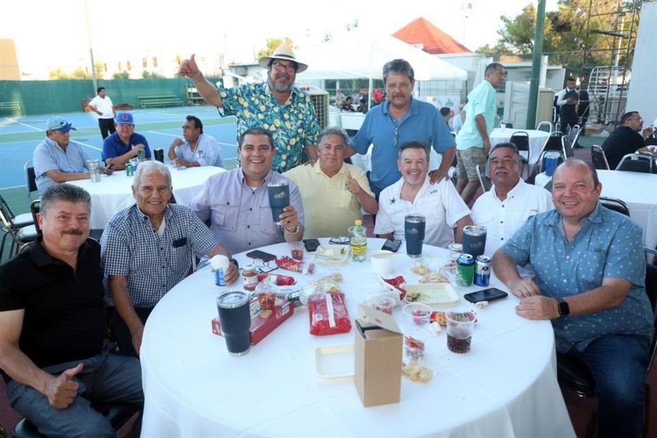 Luis Arcadio Rodríguez, José Gámez, Victor Bravo, Pedro Lozano, Luis González, Martín Benavides, Rubén Tamez, Alberto Cisneros y Victor Montalvo