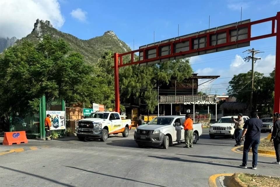El Grupo Jaguares de Protección Civil armó un operativo en la entrada del Parque Ecológico La Huasteca.