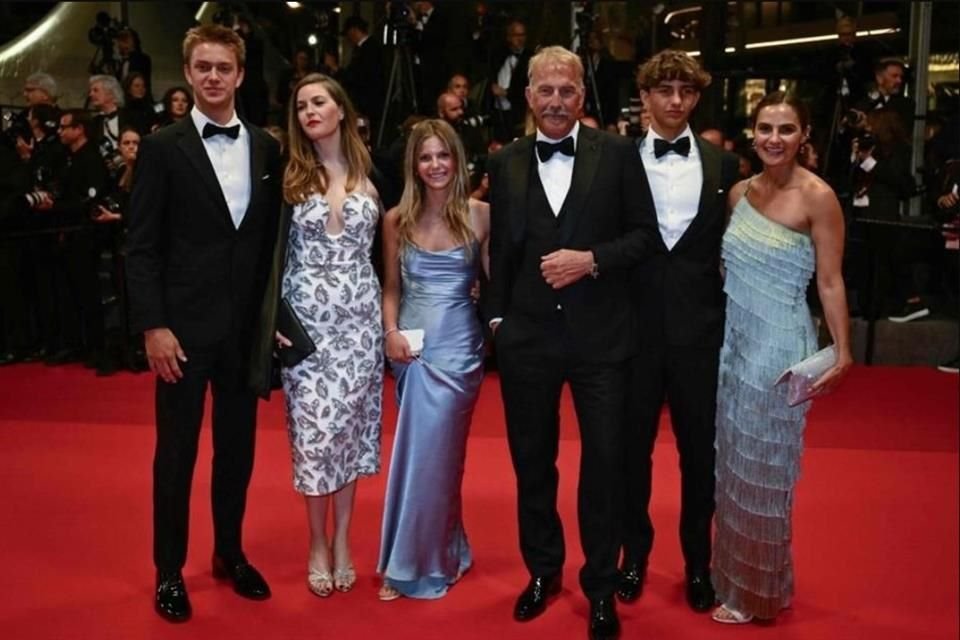 El actor de cine tiene siete hijos, de tres parejas diferentes. En el Festival de Cannes de este 2024 lo acompañaron cinco de ellos.