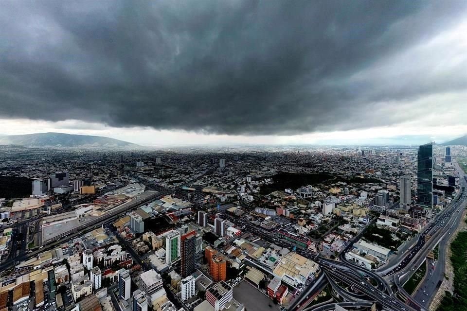 El cielo se nubló ante la llagada prevista de la tormenta tropical 'Alberto'.