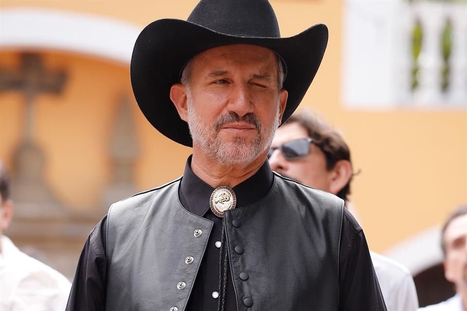 Plutarco Haza es protagonista de la novela.
