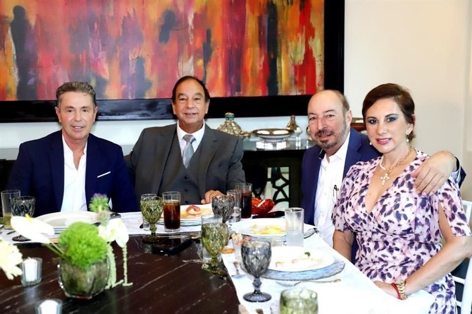 Alejandro Chapa, Elías Andonie, Ramsés Andonie y Lourdes Sáenz de Andonie