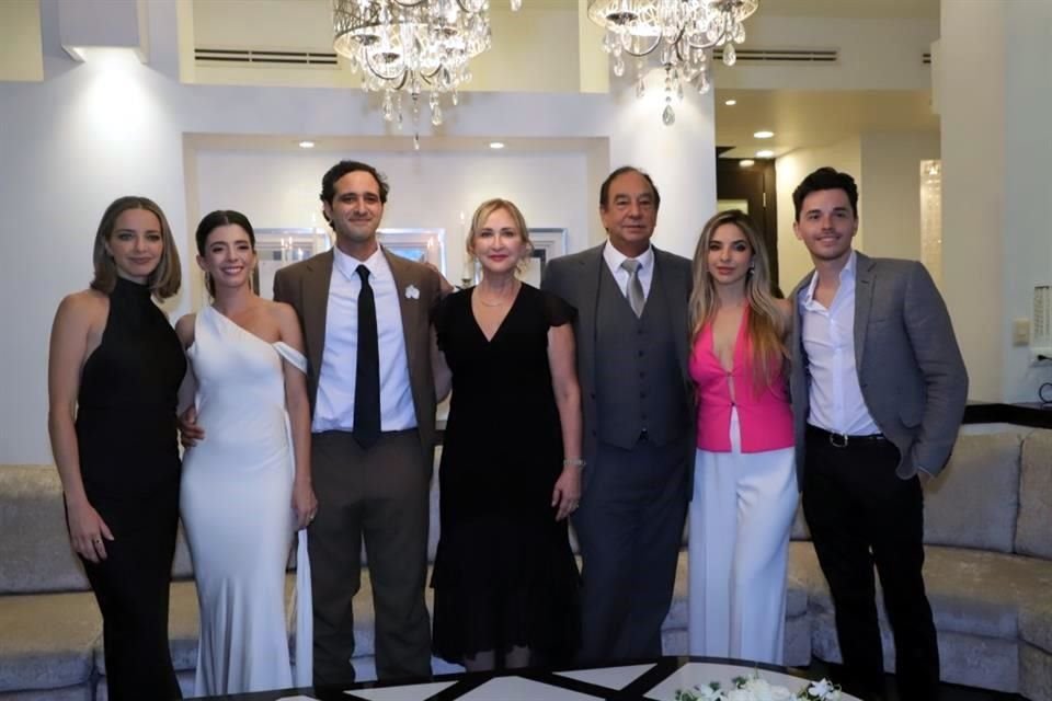 Angie Andonie, los novios, Lisa González de Andonie, Elías Andonie Giacomán, Chabe Andonie y Alberto Moreno