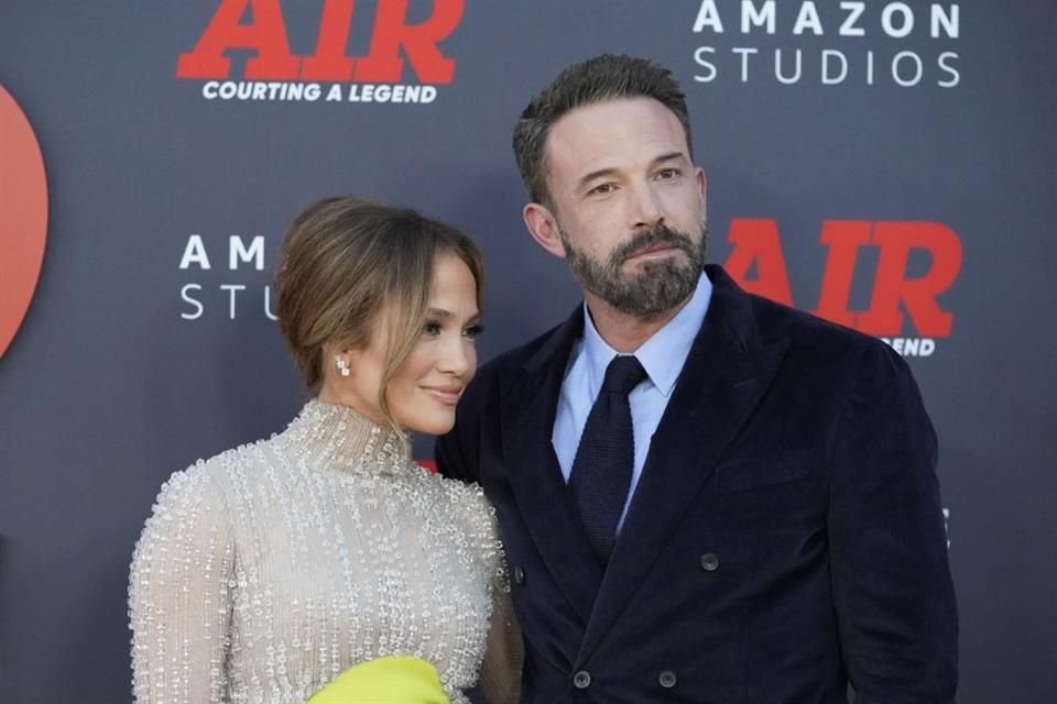 Ben Affleck comparó las reacciones del público que recibe con las que genera su esposa.