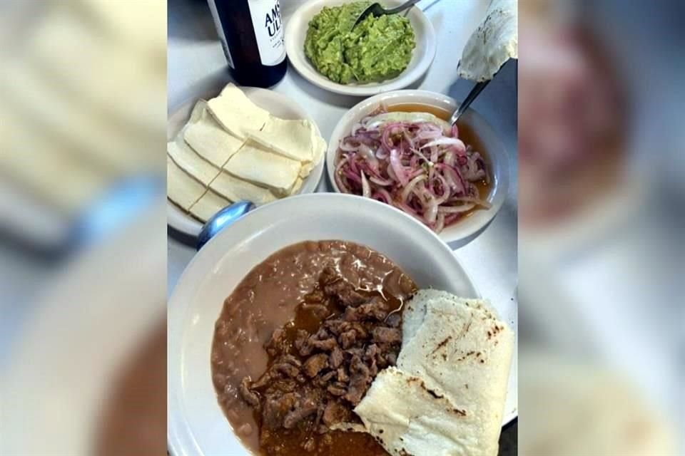 Parte del menú del negocio de 'Las Comadres'.