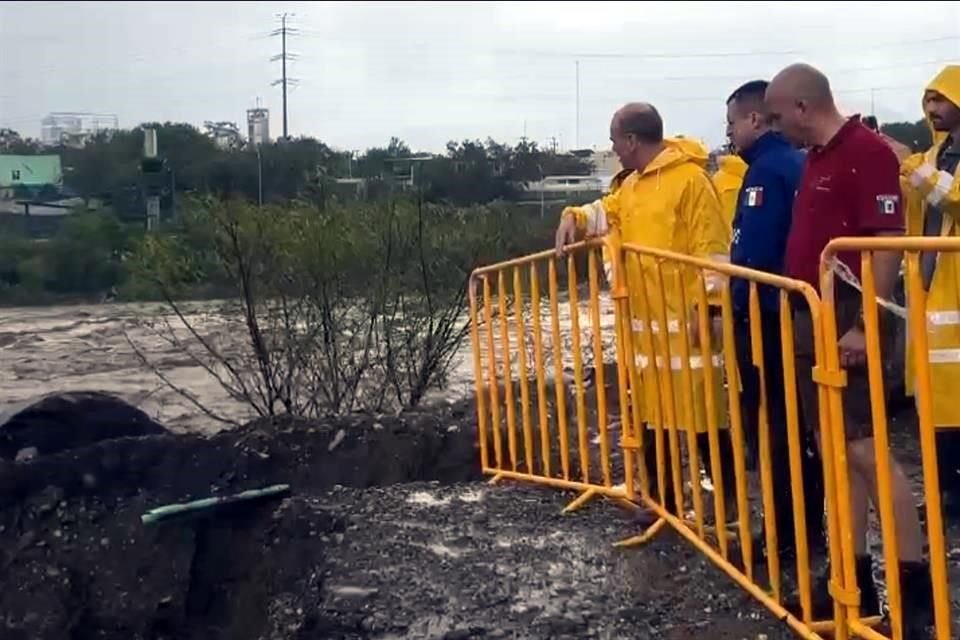 El Alcalde Luis Donaldo Colosio, junto a Protección Civil y Servicios Públicos.
