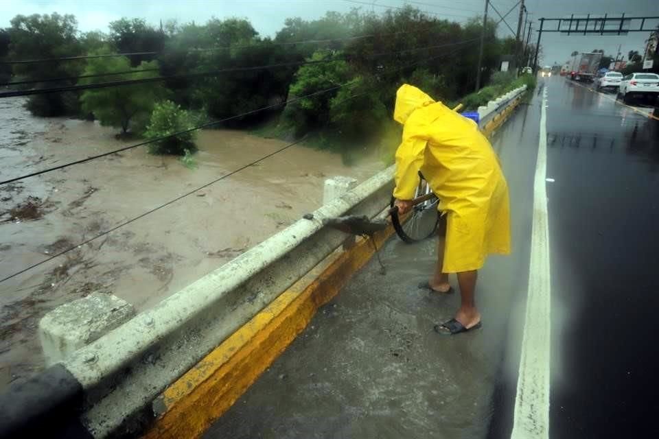 El Río Pablillo, en Linares, se llenó.