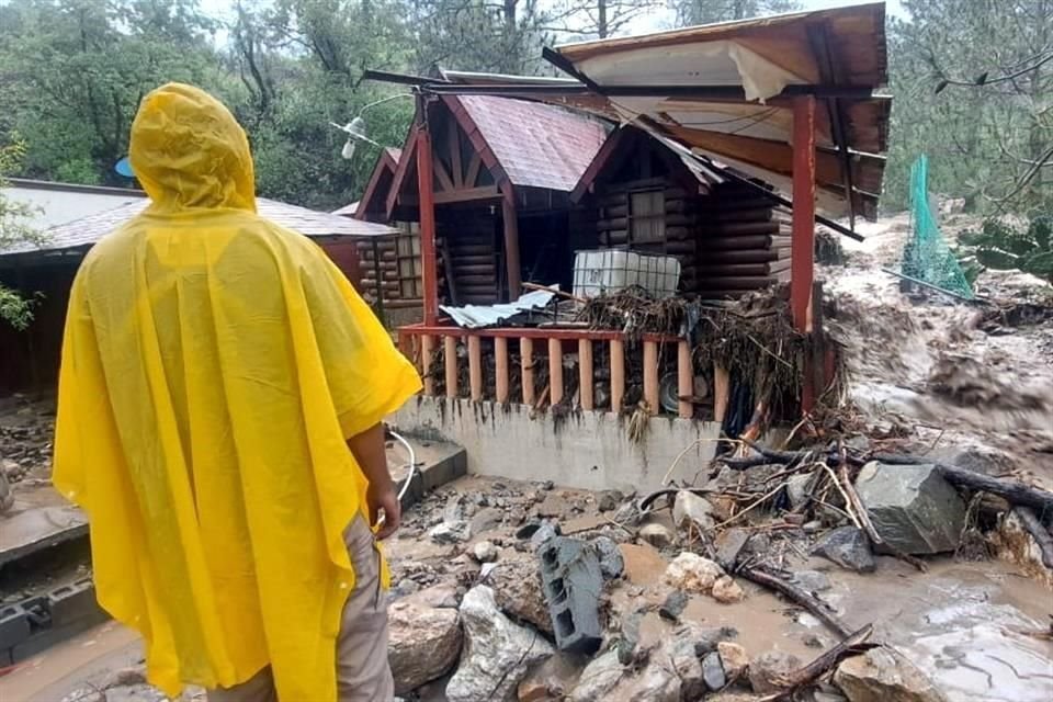 En Santiago se reportó el daño de cabañas por el paso de la tormenta.
