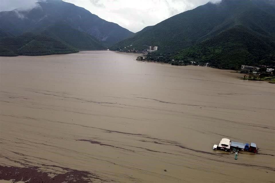 Por las lluvias intensas, la Presa La Boca rebasó ayer su capacidad, y se abrieron sus compuertas para desfogarla.