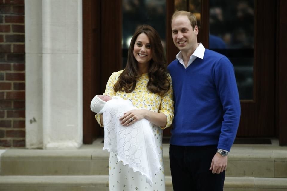 La princesa de Gales, Kate Middleton, felicitó al príncipe Guillermo por su cumpleaños número 42, con una foto familiar en la playa.