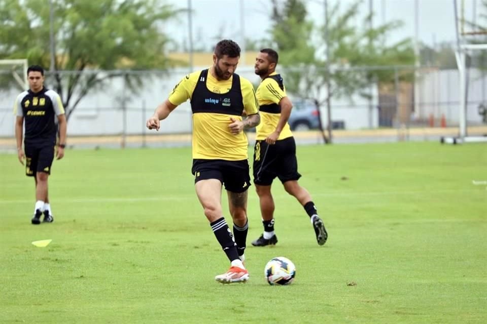 Los Tigres sostuvieron un partido interescuadras de preparación para el próximo semestre.