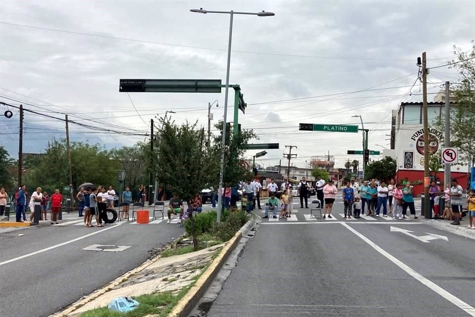 Vecinos protestan en San Pedro.