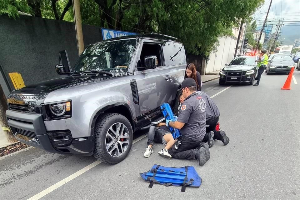 El accidente fue reportado a las 11:50 horas en la Avenida Ricardo Margain y Rio Misouri, en el sector Santa Engracia.