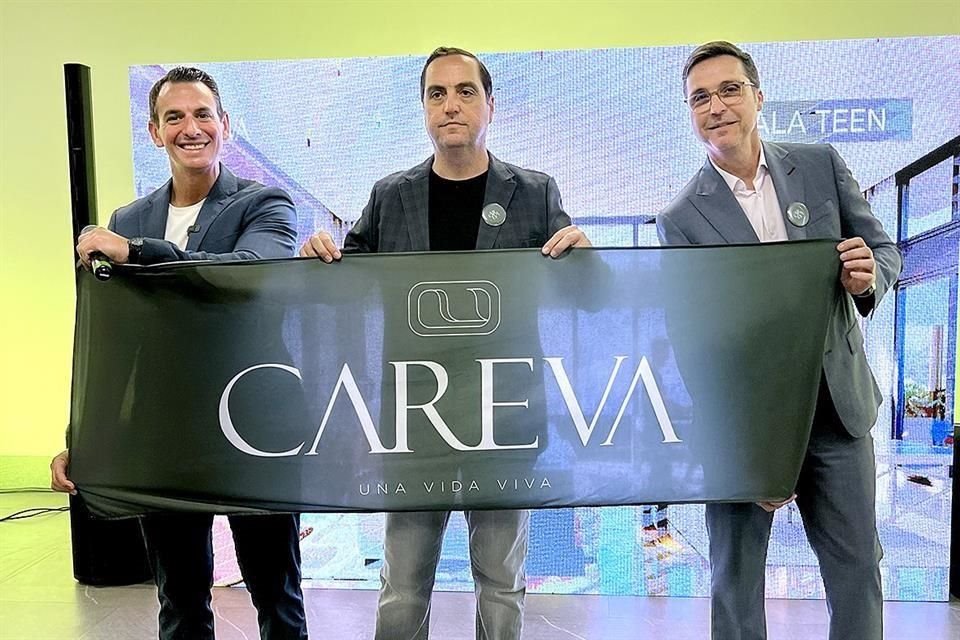 Gus Marcos, Ricardo y Jorge González Mogas, en la presentación de Careva a los asesores inmobiliarios.