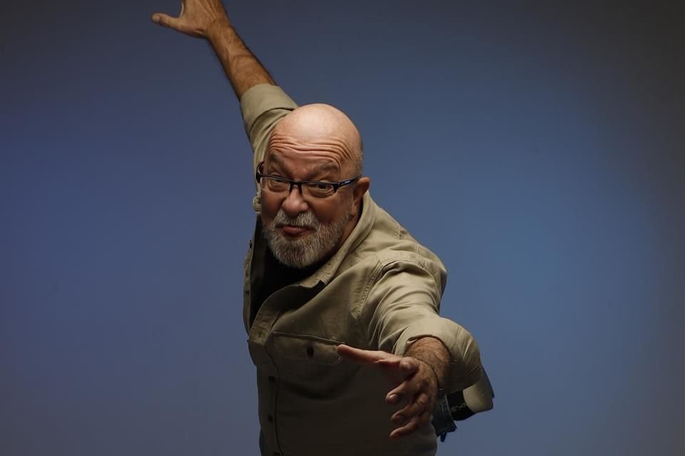 El comediante Andrés Bustamante se despide de sus personajes para dar rienda suelta, a sus 65 años, su faceta como creador de contenidos.