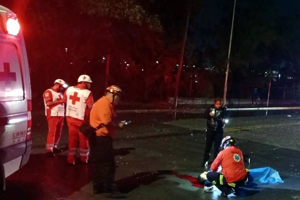 Un motociclista muere tras salir proyecta y golpearse la cabeza después de chocar contra un auto, en la Avenida Manuel J. Clouthier.