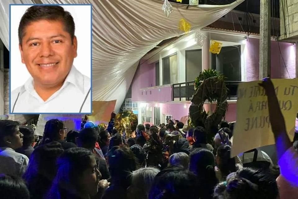 El cuerpo del Alcalde llegó anoche a Malinaltepec.