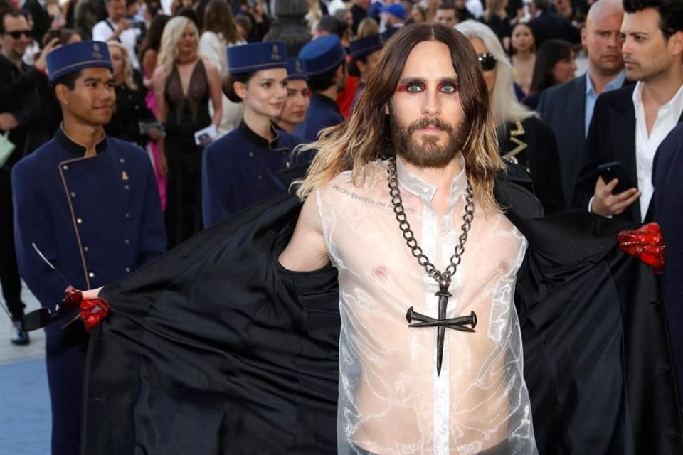 Jared Leto impresionó con su extravagancia en el desfile.