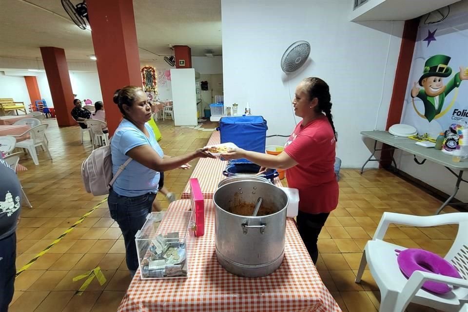 El comedor gratuito está aledaño al hospital, en la calle Victoria, de la Colonia Mitras Norte.