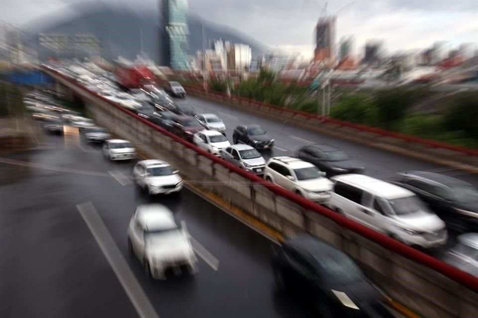 La carga vehicular se incrementó en el Par Vial a consecuencia de los cierres.