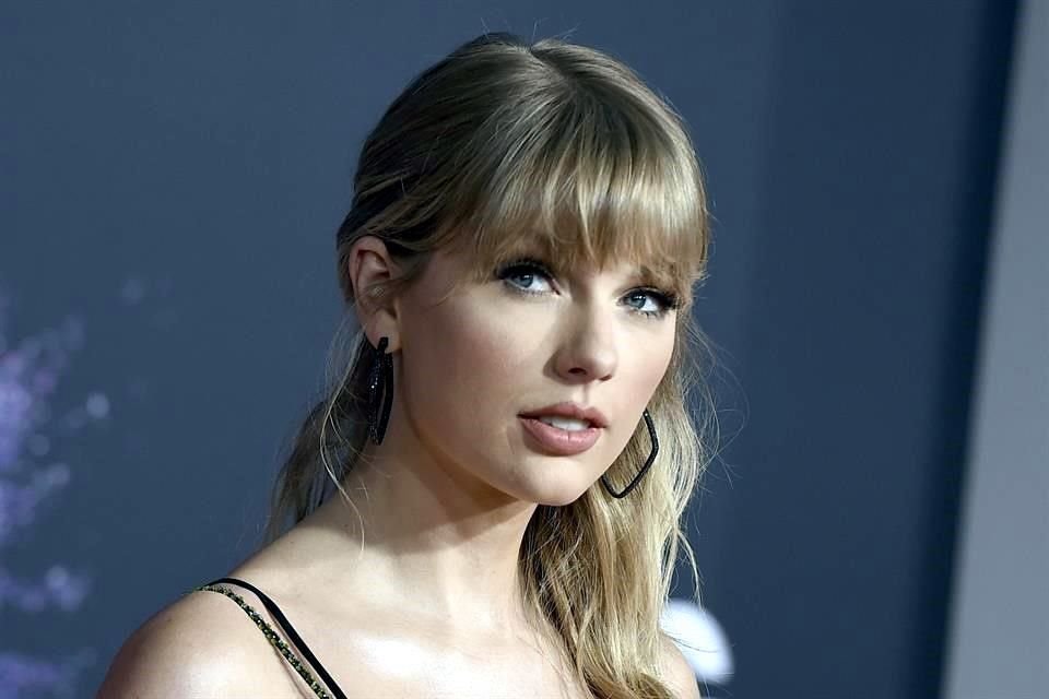 Taylor Swift se convirtió en la artista que más dinero generó durante 2020, con poco más de 23 millones de dólares, reveló El País.