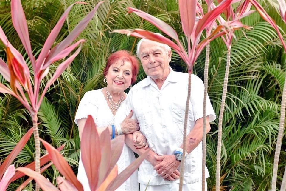 Carlos y Argelia Montemayor