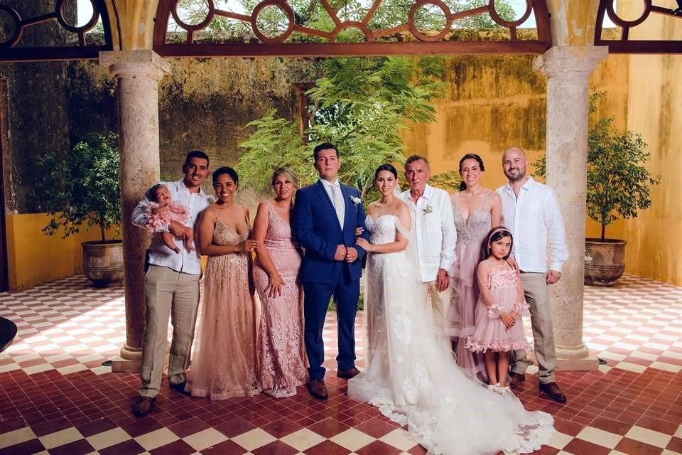 Familia de la Novia: Romina Flores, Ricardo Flores Bosques, Maydel García, María del Rosario Bosques Martínez, LOS NOVIOS, Ricardo Flores, Yuly Flores, Julia Rodríguez Flores y Daniel Rodríguez