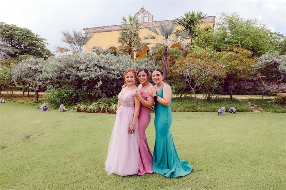 Sandra Bosques, Kleidy Guajardo y Keiry Guajardo