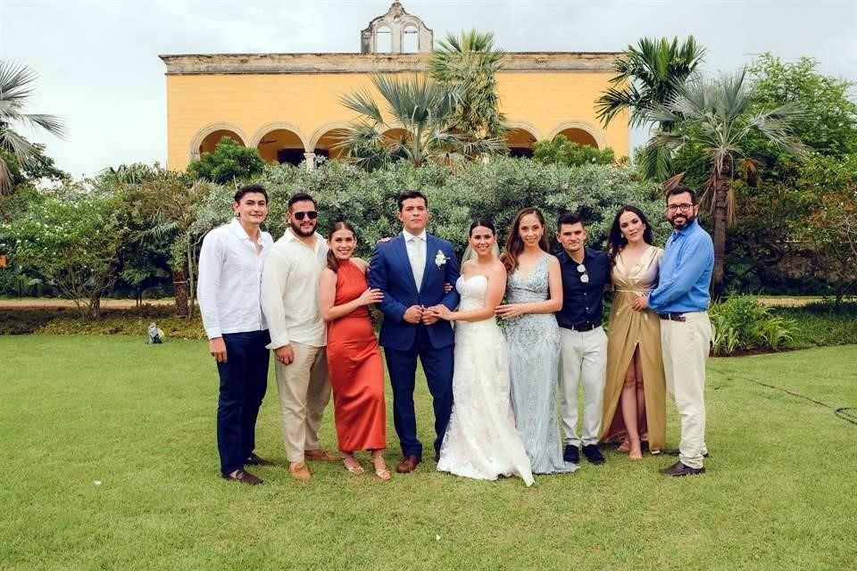 José Ángel López Martínez, Gerardo Huerta, Paula Martell, LOS NOVIOS, Rosy Cantú, Marco Antonino Bosques, Kristel Salazar y Rafael Luengas
