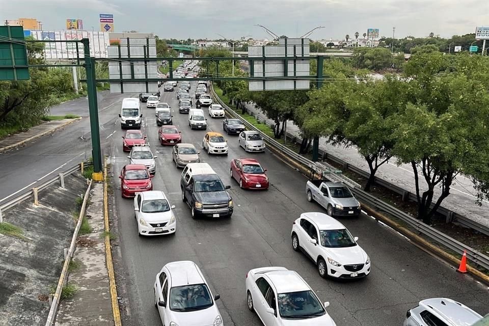 El tráfico lento también se presentó en Constitución, a la altura de las Americas.