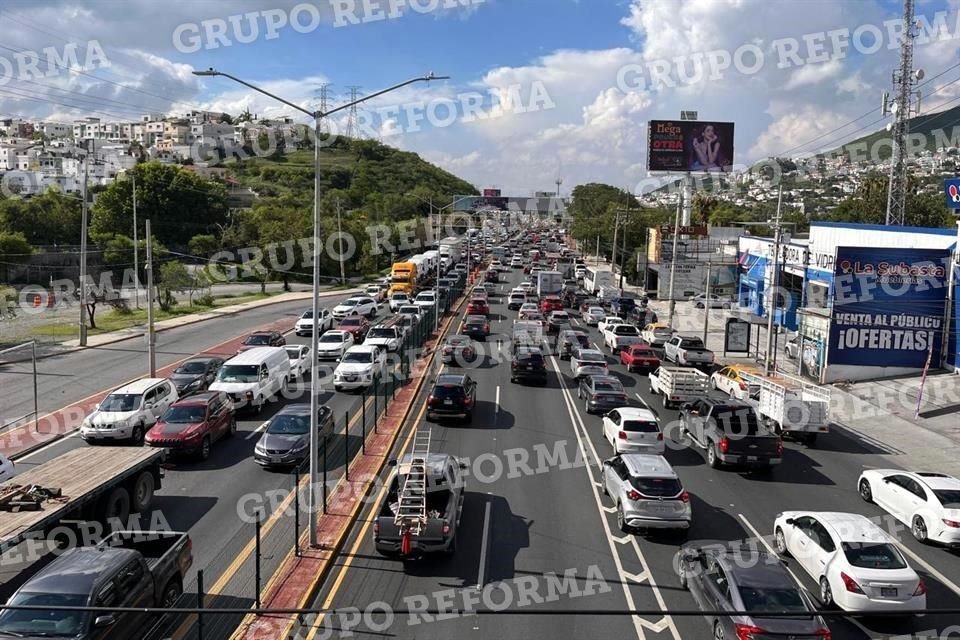 El hecho provocó caos vial en la Avenida Garza Sada,