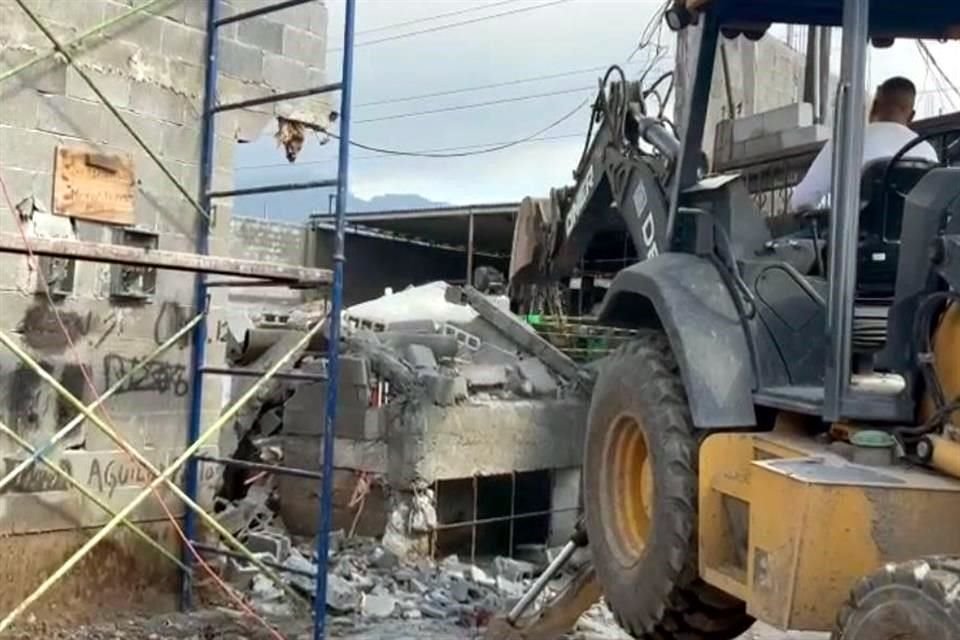 El Municipio de Santa Catarina derrumbó la pared.