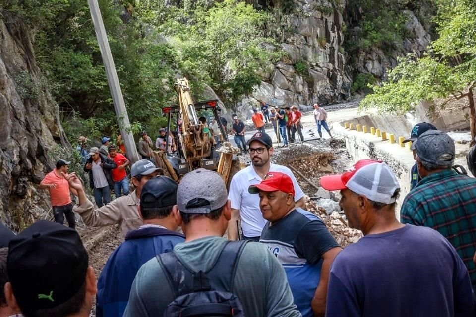 La ayuda, indicó, llegó a las comunidades de Laguna de Sánchez, San José de las Boquillas, La Peñita, Los Lirios y El Tejocote, entre otras.