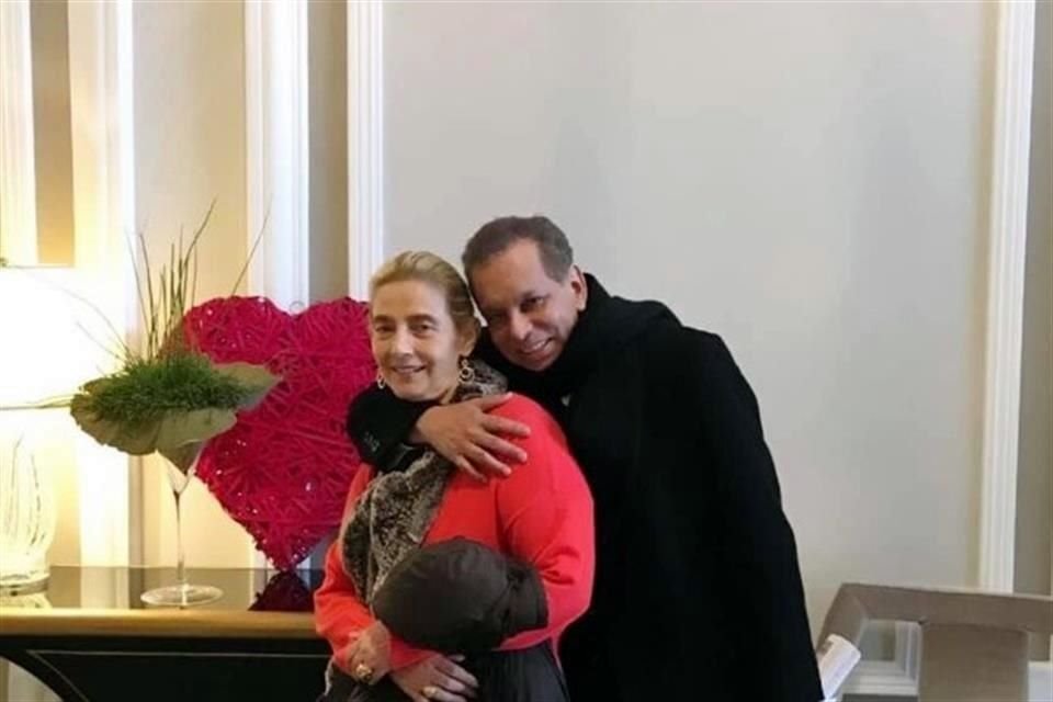 Rosa Borunda de Herrera, esposa del ex Gobernador de Veracruz Fidel Herrera, murió este martes, informaron familiares.