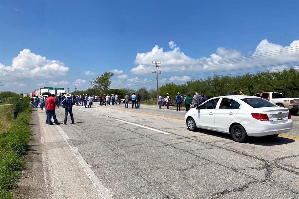 La Vocería de Seguridad Tamaulipas reportó el cierre de vialidad en carretera Victoria-Matamoros, kilómetro 188, a la altura del Ejido La Libertad en San Fernando, debido a una manifestación.