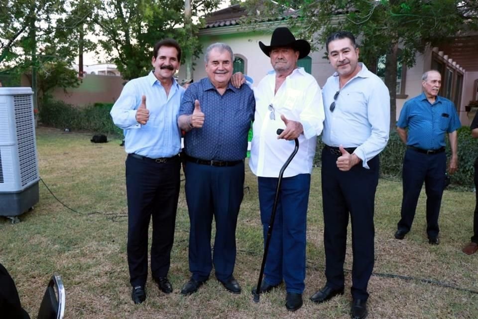 Carlos Barona, Raymundo Flores Elizondo, Óscar Flores Elizondo y  Carlos Salinas