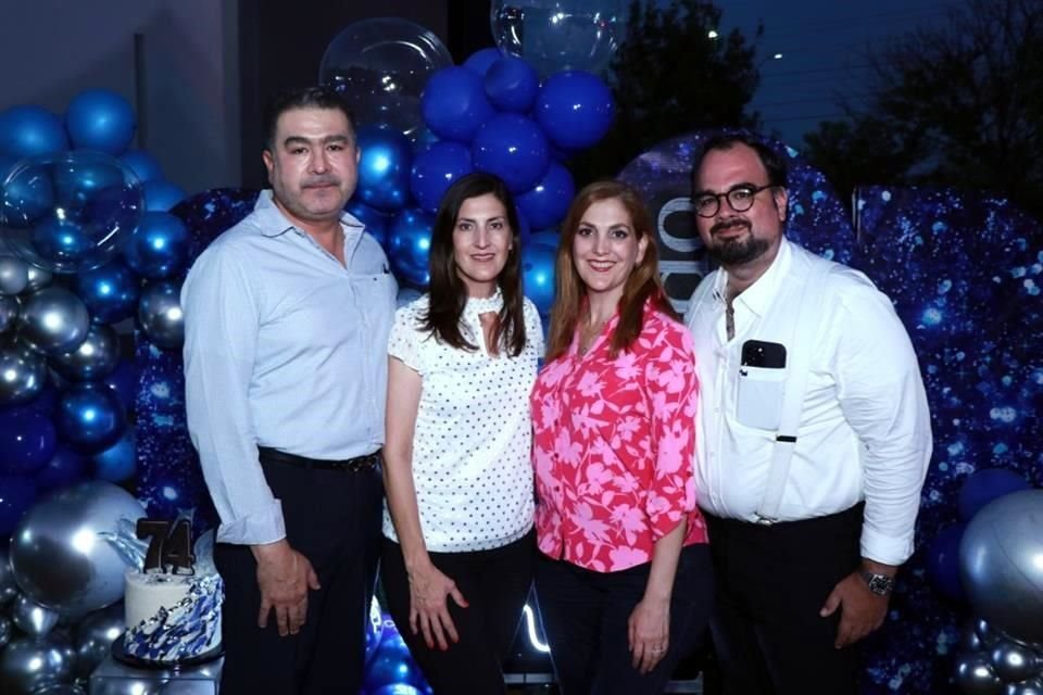 Carlos Salinas, Rocío Flores de Salinas, Cristy Flores de Martínez  y Carlos Martínez