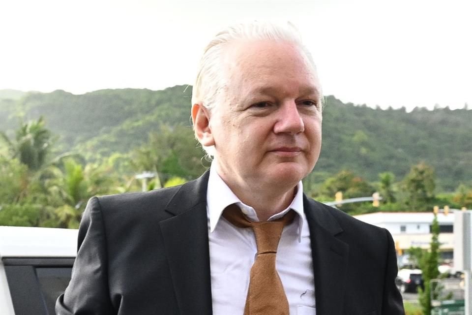 Julian Assange llega a la corte en Saipán, en las Islas Marianas del Norte, un territorio estadounidense.