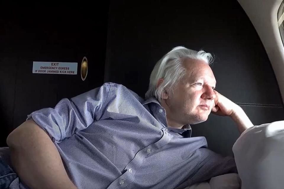 Assange viajó a Saipán desde Londres en un jet privado.