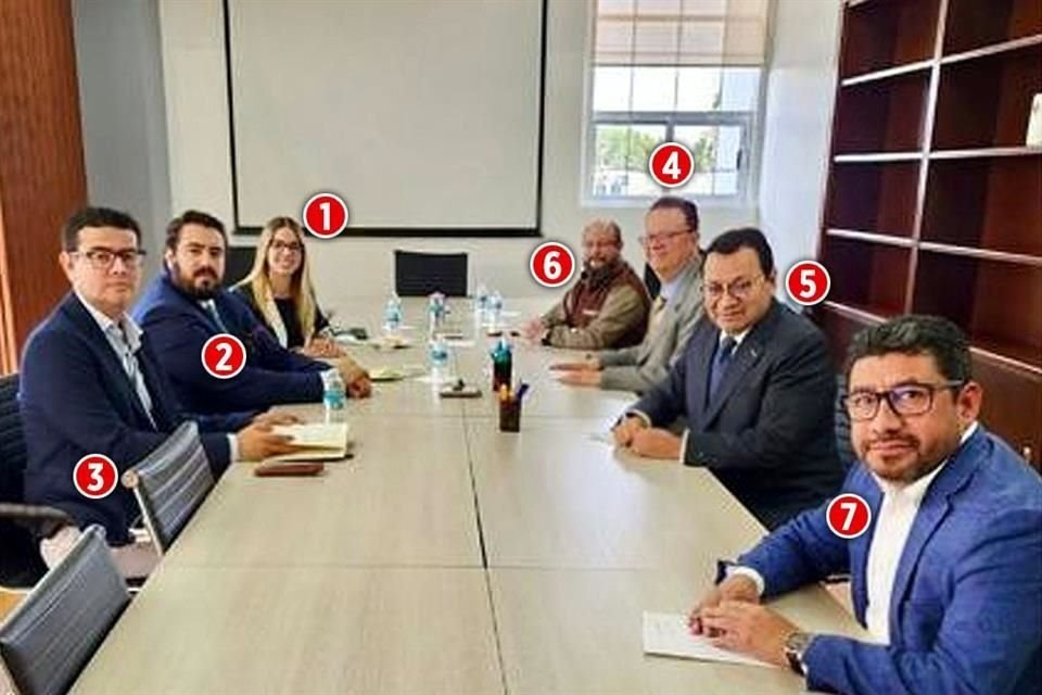 (1) Mariana Rodríguez acudió ayer al Trife con sus abogados (2) Héctor Mateos y (3) José Francisco Torres. (4) Felipe de la Mata y (5) Felipe Fuentes, y (6) Fernando Ramírez e (7) Israel Herrera.