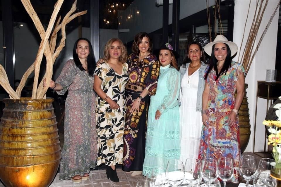 Rossy Chapa, Mayela Hernández, Brenda García de Valenti, Cindy Chavarría, Nora de la Garza y Renata Batarse