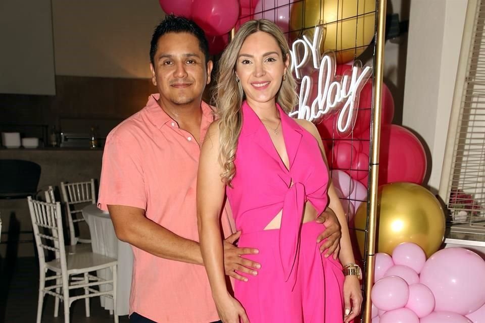 César Cuéllar y Sally Acuña