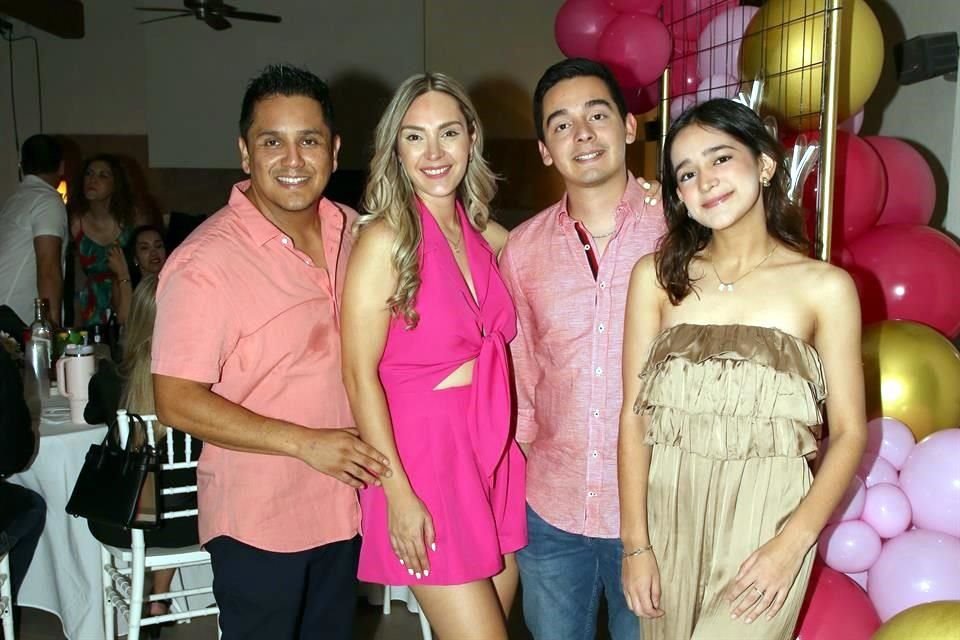 César Cuéller, Sally Acuña, Luis Gerardo Cuéllar y Carolina Salazar