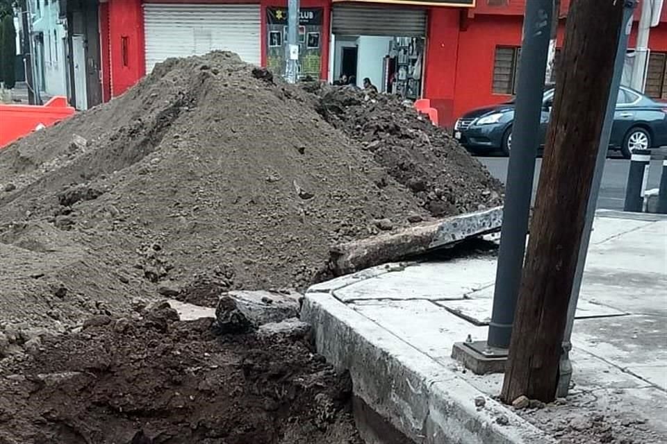 Vecinos de la Colonia Postal señalaron que ni las autoridades ni la empresa les han dado motivos de las obras.