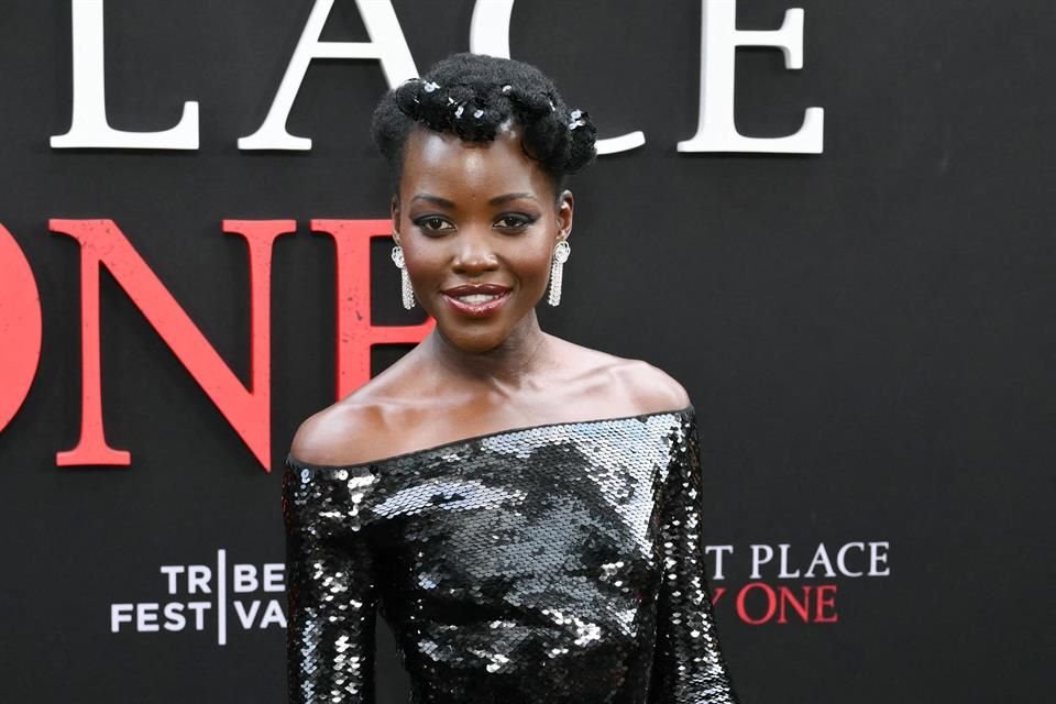 La actriz keniano-mexicana Lupita Nyong'o asiste al estreno en Nueva York de  'Un Lugar en Silencio: Día 1'.