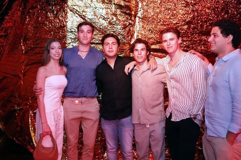 Mariana de los Santos, Darío Lozano, José Manuel Garza, Santiago González y Diego Rodríguez