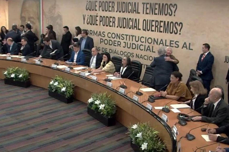 Con la asistencia de ministros, magistrados y trabajadores del PJ, los foros sobre la reforma judicial arrancaron en la Cámara de Diputados.