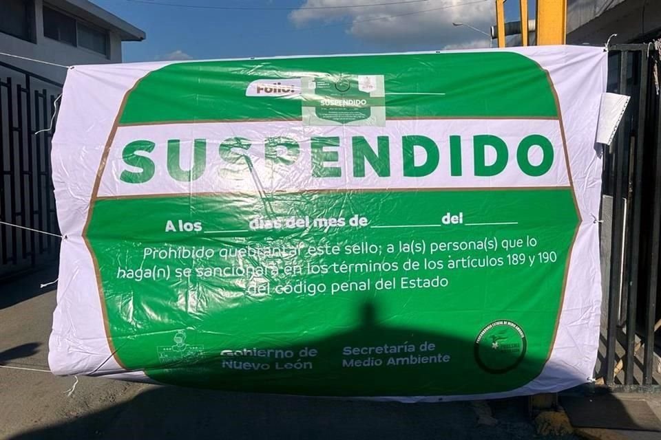 Medio Ambiente estatal suspendió la delegación de Servicios Públicos de Monterrey que opera en el Centro, aunque después se retiraron las lonas.
